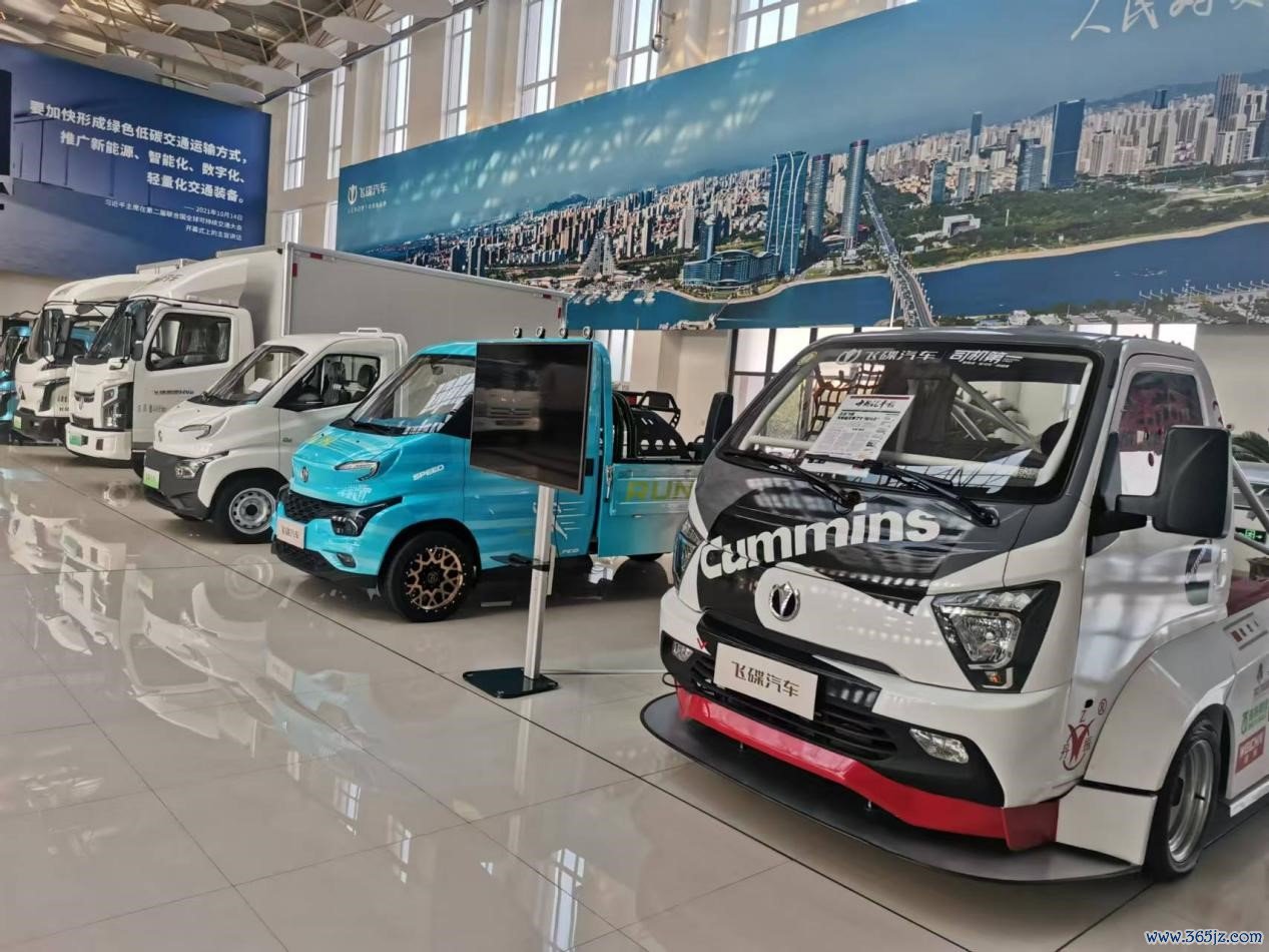(山东五搜集团有限公司展厅内的农机开垦)